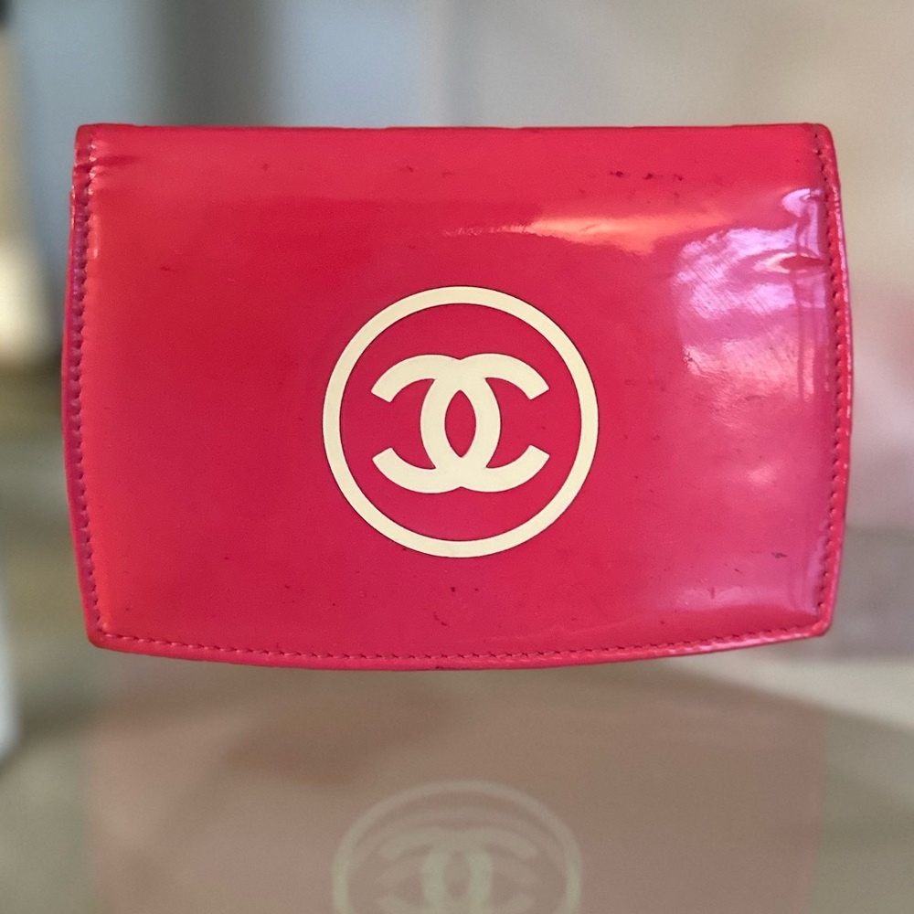 Chanel wallet pink patent leather Nicole authentic GUC ❤️